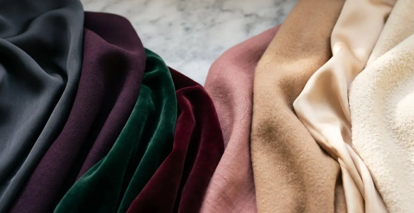 Palette di colori armocromatici che valorizzano il viso maturo
